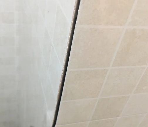 宁德瓷砖空鼓维修公司分享阳台瓷砖脱落的修复过程可以分为以下几个步骤