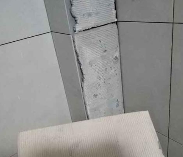宁德瓷砖空鼓维修公司分享下厨房瓷砖脱落的补救措施。